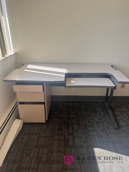 5 foot office desk Bring help to load