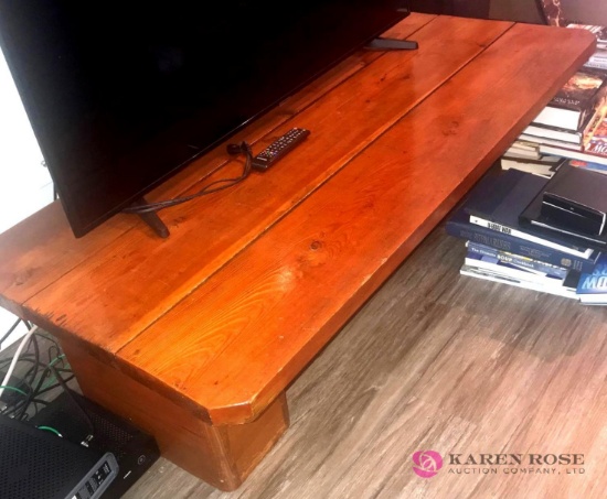 Coffee table / tv stand