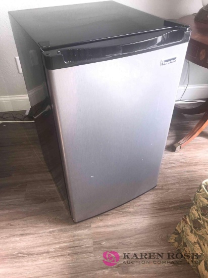 Magic Chef portable refrigerator