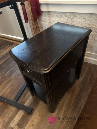 End table/ tray/2-plastic containers