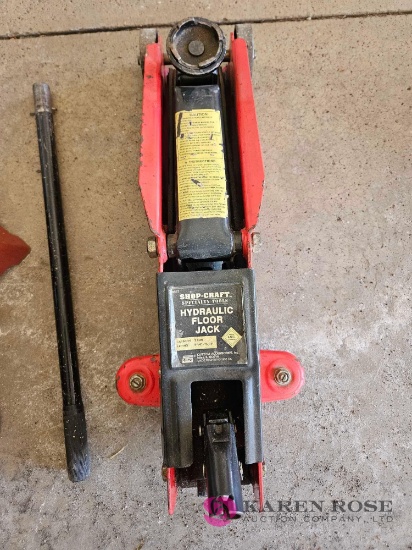 Hydraulic floor jack