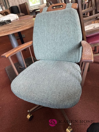 Roll around office chair