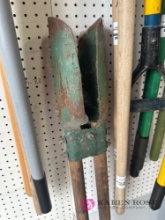 manual post hole digger