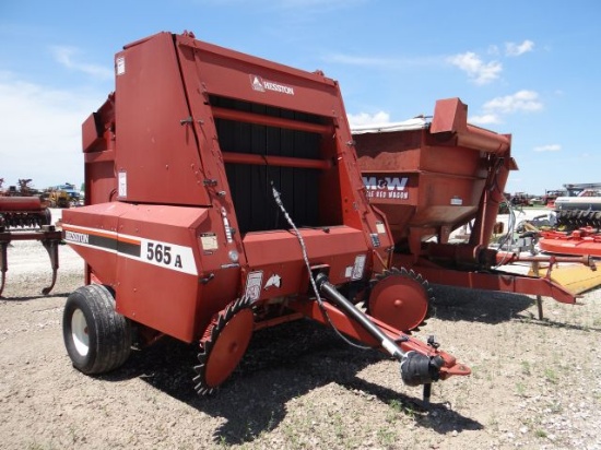 Hesston 565A Round Baler