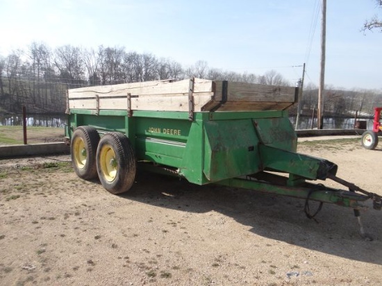 JD Tandem Axle Manure Spreader