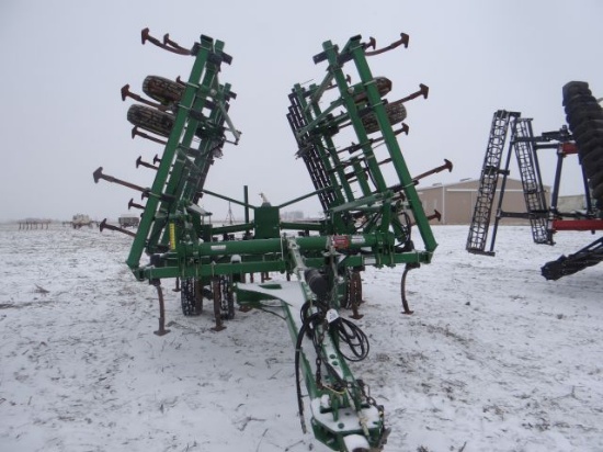 JD 2210 Field Cultivator