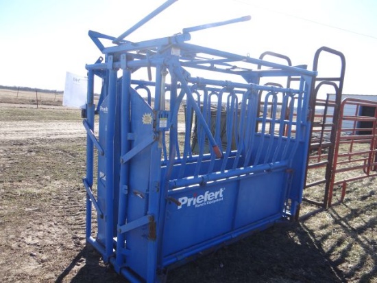 Priefert Squeeze Chute