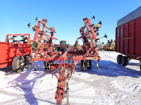 Case IH 4300 Field Cultivator