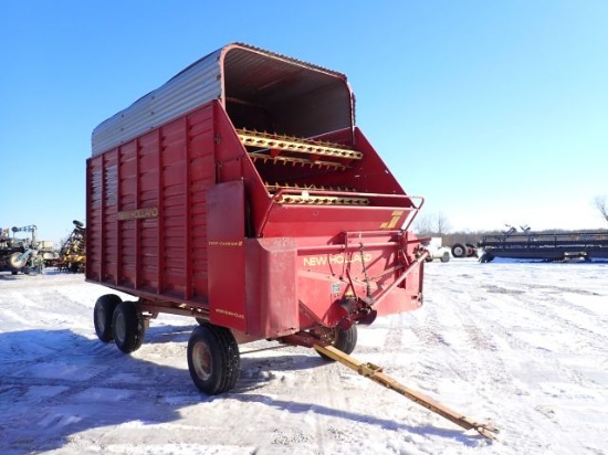 New Holland 8 Crop Carrier Silage Wagon