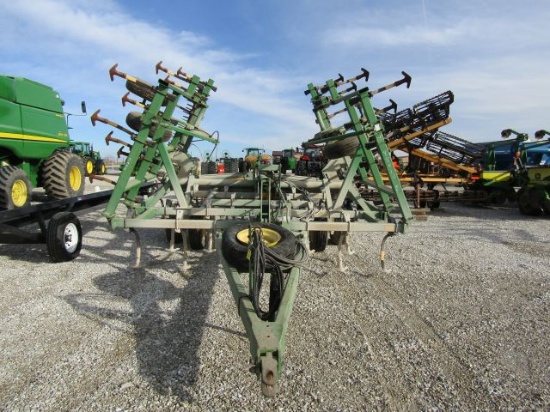 John Deere 980 Field Cultivator