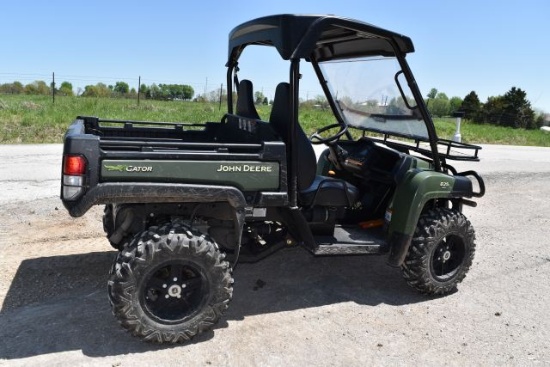 JD 825I Gator, 2012