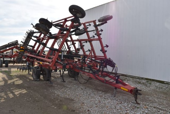 Case IH 24' Tiger Mate Field Cultivator