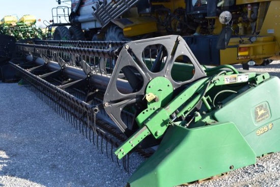 John Deere 925F Grain Table