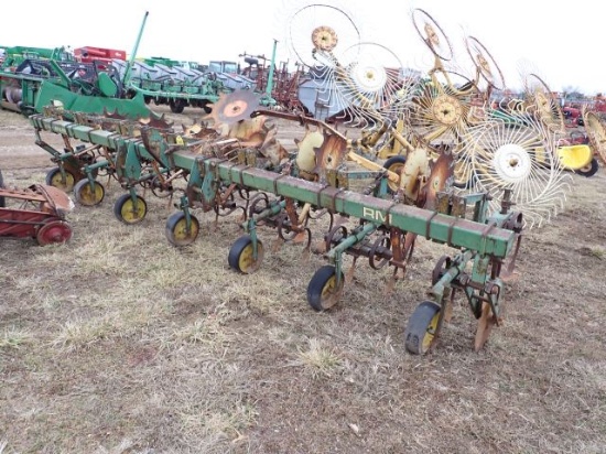 John Deere RM Cultivator