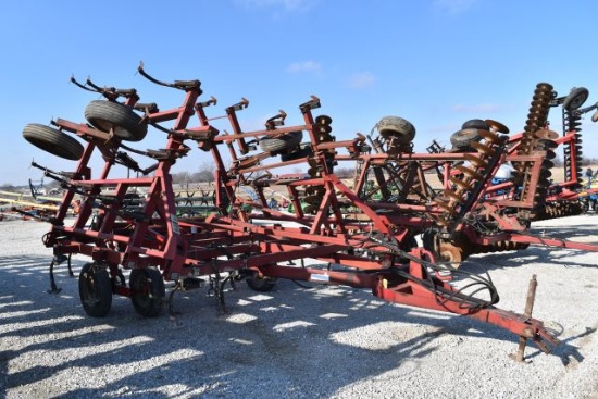 Case IH 4800 Vibrashank Field Cultivator