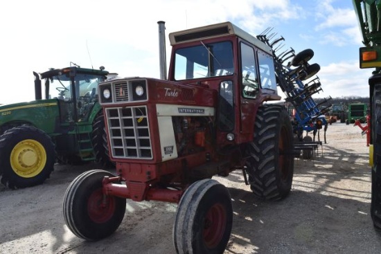 International 1066 Tractor