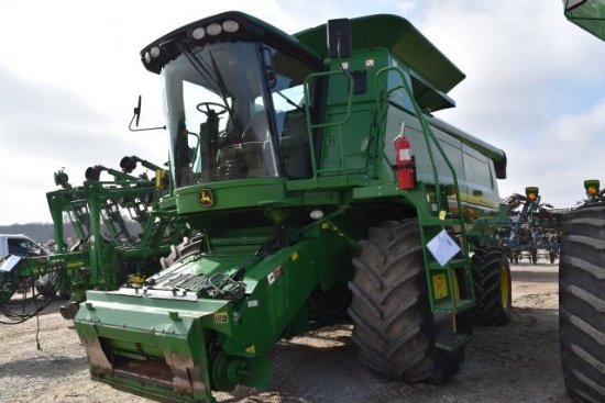 John Deere 9560 Combine