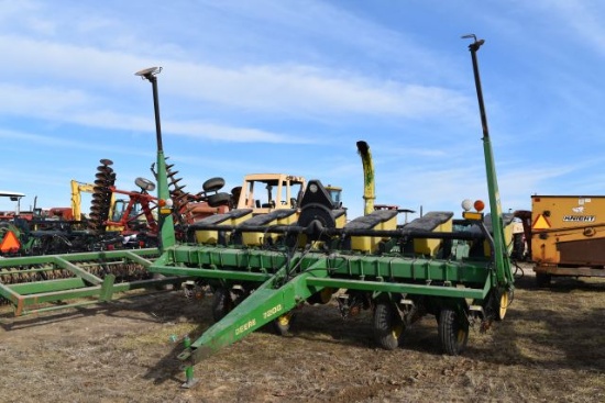 John Deere 7200 Planter