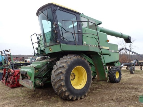 John Deere 6620 Combine