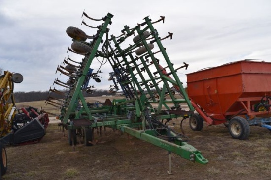 John Deere 980 Field Cultivator