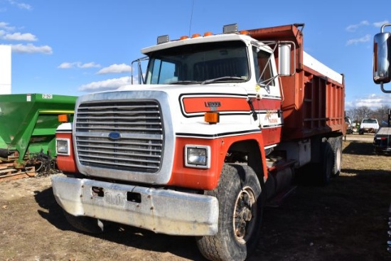 1992 Ford L900 Dump Truck