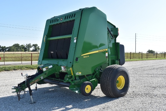 John Deere 560R Baler