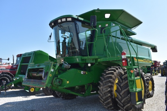 John Deere 9560STS Combine