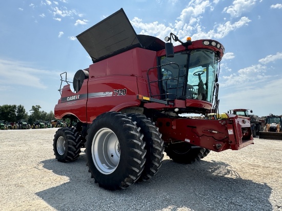 Case IH 7120 Combine, 2009