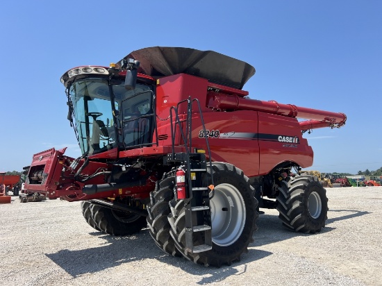 Case IH 8240 Combine, 2018