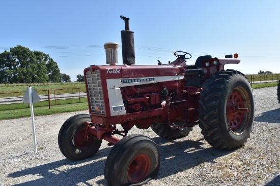 International 1256 Tractor, 1968
