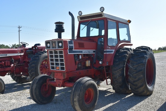 International 1566 Tractor, 1976