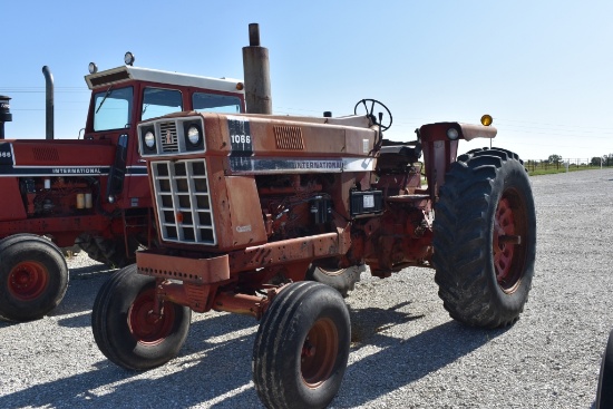 International 1066 Tractor, 1976