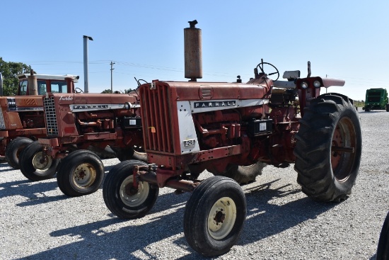 International 806 Tractor, 1967