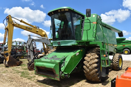 John Deere 9500 Combine