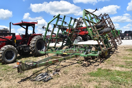 John Deere 980 Field Cultivator
