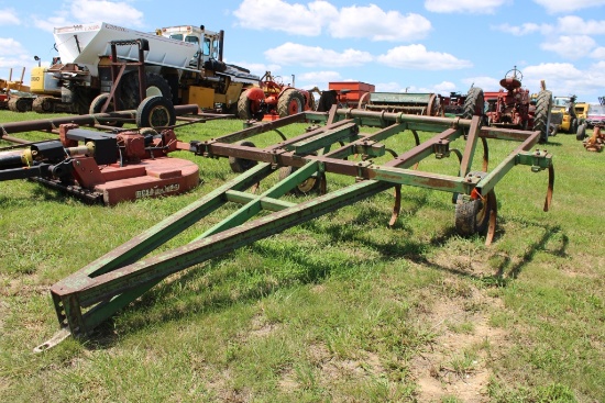 John Deere 1600 Chisel Plow