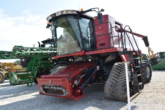 Case IH 8240 Combine, 2015