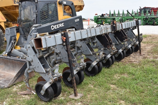 Hiniker 6000 6 Row Cultivator
