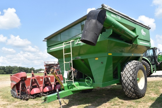 E-Z Trail 710 Grain Cart