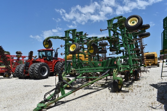 John Deere 2200 Field Cultivator