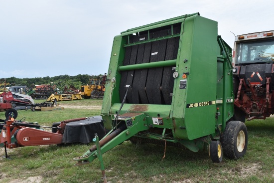 John Deere 535 Baler
