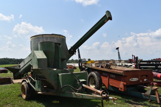 John Deere 700 Grinder Mixer