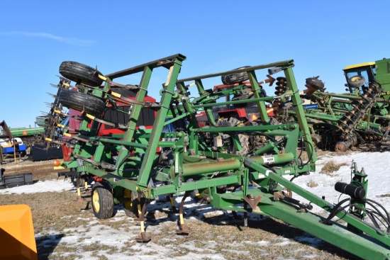 John Deere 2210 Field Cultivator