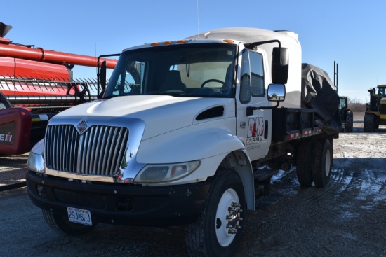 2002 International 4300 Flatbed Nurse Truck