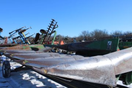 John Deere 843 Corn Head