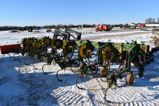 John Deere 825 Row Crop Cultivator