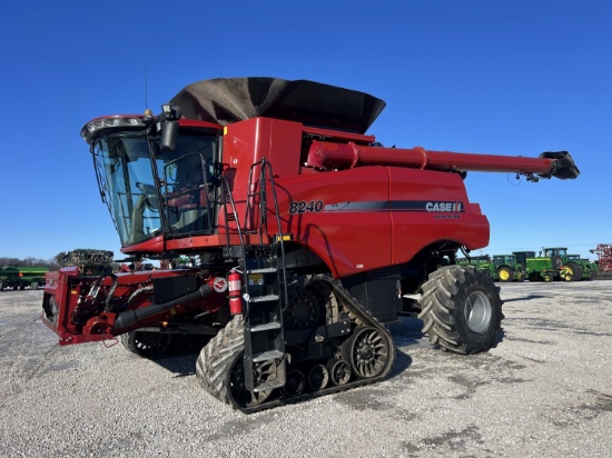 Case IH 8240 Combine, 2018