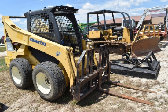 Komatsu SK1026 Skidloader