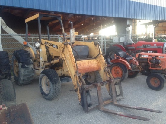 Ford 445D industrial diesel tractor