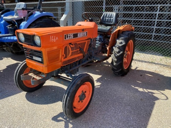 2WD Kubota L235